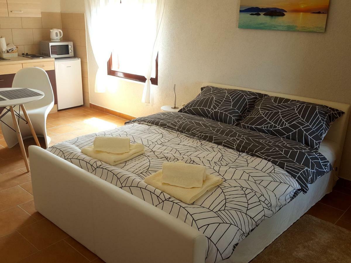 Apartments Merion Starigrad Paklenica Bagian luar foto