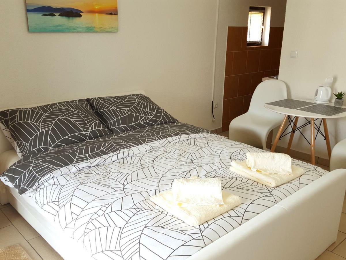 Apartments Merion Starigrad Paklenica Bagian luar foto