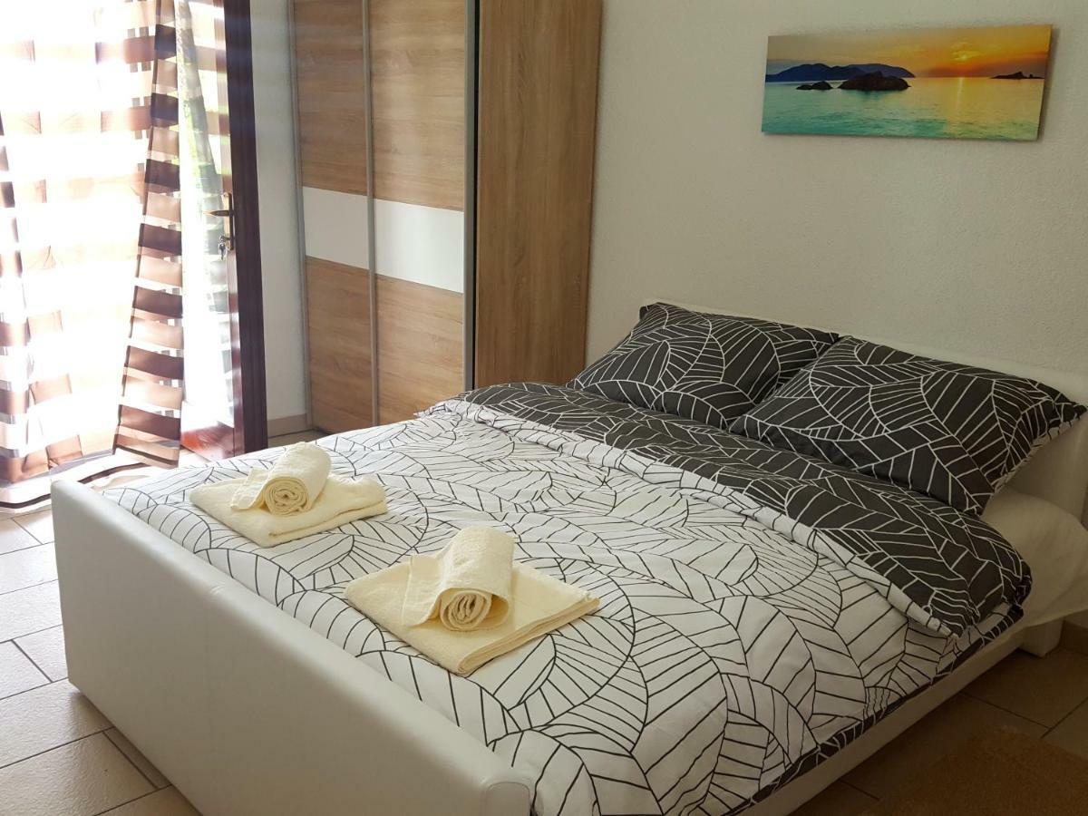 Apartments Merion Starigrad Paklenica Bagian luar foto
